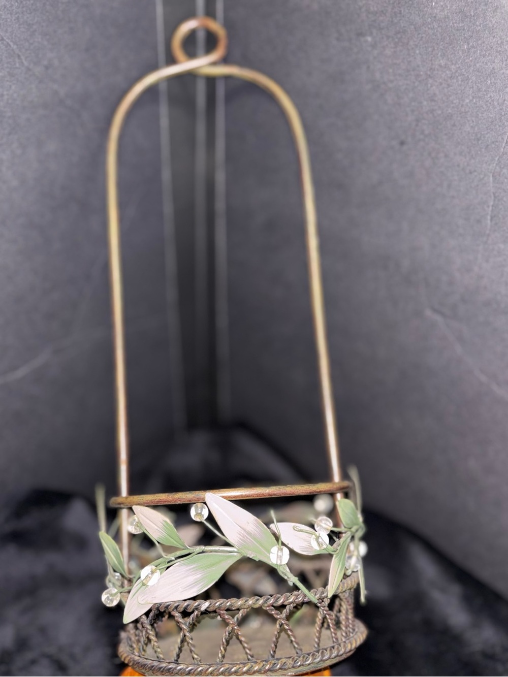 Decorative Green Leaf Metal Hanging Basket